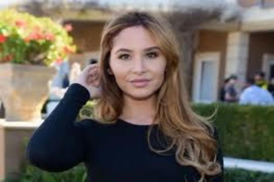Catherine Paiz Net Worth
